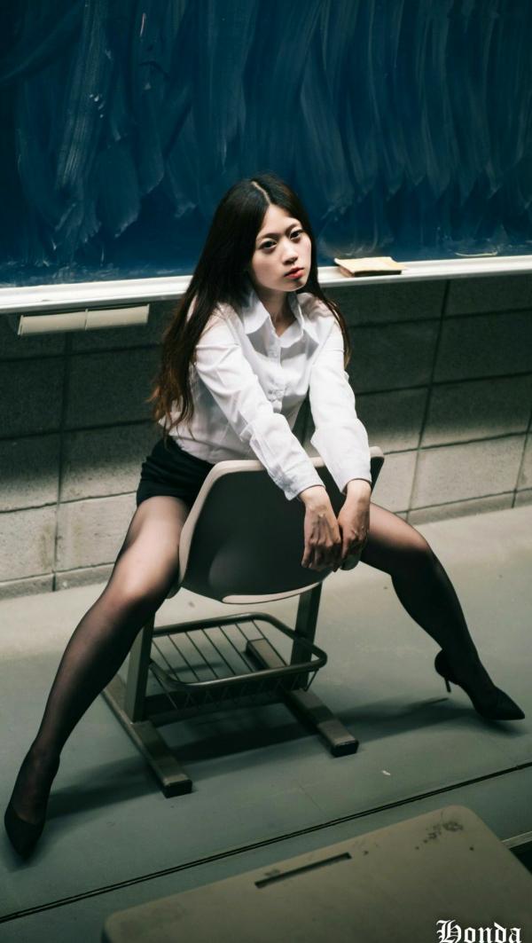 ベッキー   台湾美女Becky楼道职场写真，碎花OL衬衫搭配黑丝短裙，干练性感诱惑系列第42张图片