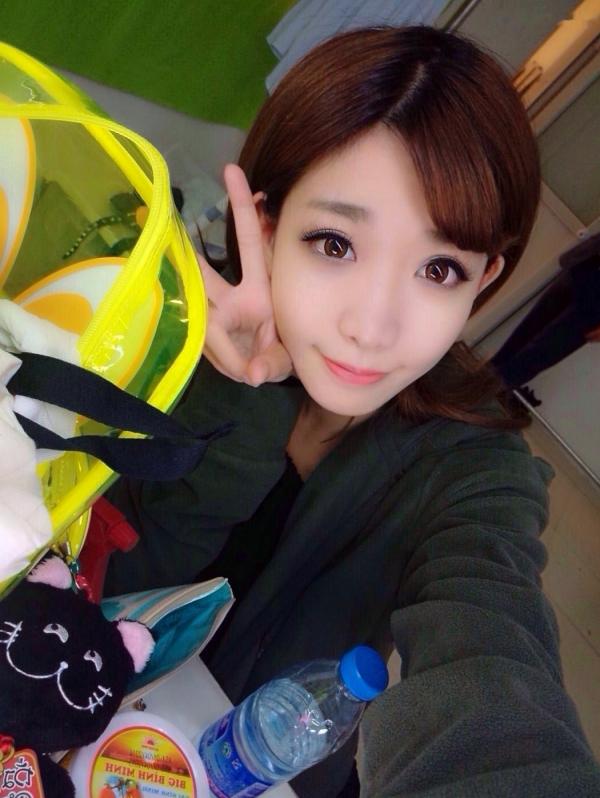 陈潇   台湾网红陈潇微博自拍写真合集：粉嫩甜美少女居家休闲风与生活日常精选第17张图片