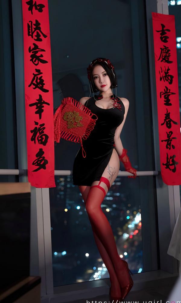 张杨果而 张杨果而  UGirlsApp尤果圈爱尤物-2500-果儿-《惹火除夕》：黑色改良旗袍搭配红丝袜，城市夜景下的极致性感视觉盛宴第8张图片