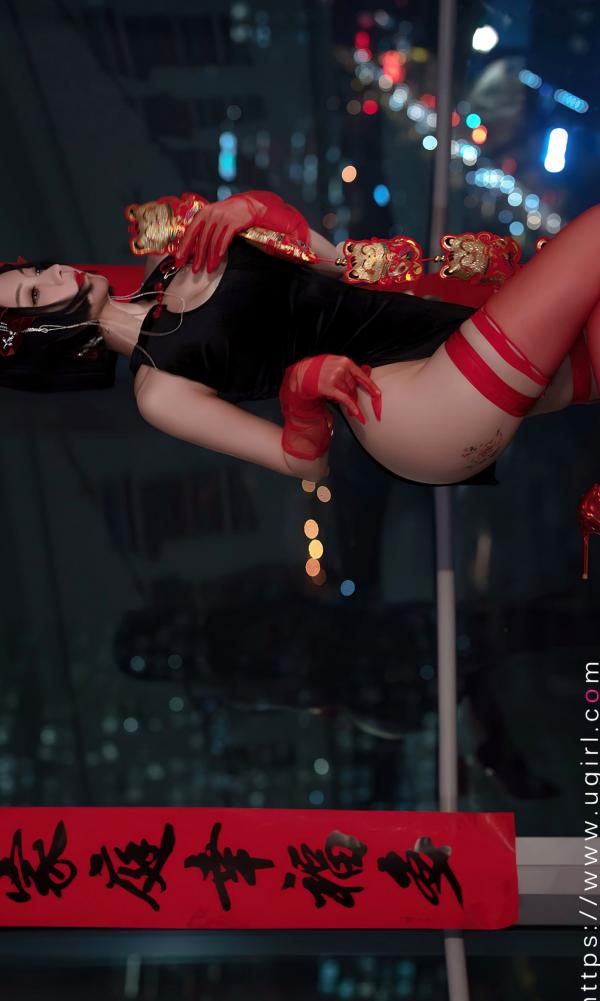 张杨果而 张杨果而  UGirlsApp尤果圈爱尤物-2500-果儿-《惹火除夕》：黑色改良旗袍搭配红丝袜，城市夜景下的极致性感视觉盛宴第11张图片