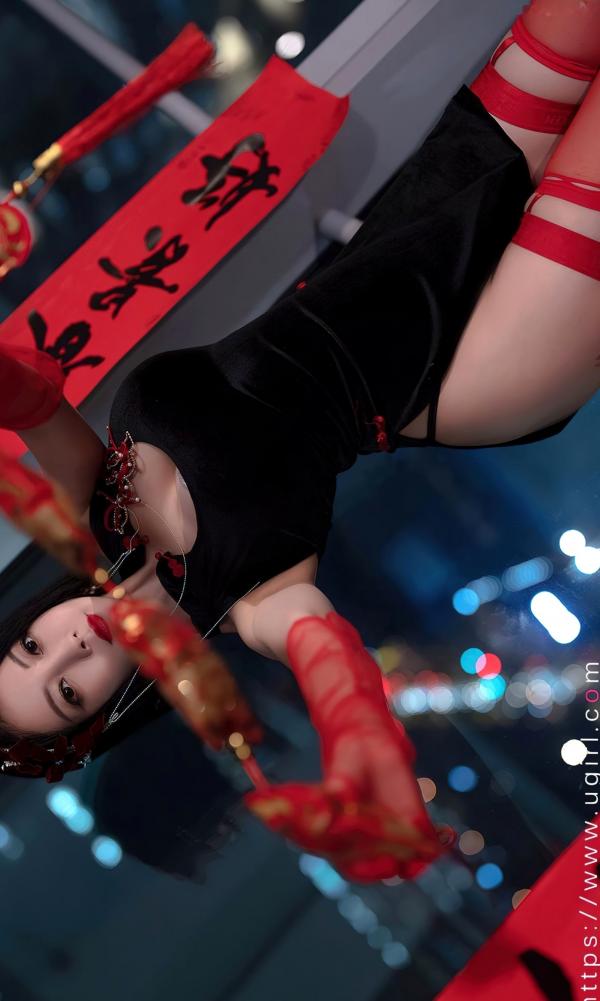 张杨果而 张杨果而  UGirlsApp尤果圈爱尤物-2500-果儿-《惹火除夕》：黑色改良旗袍搭配红丝袜，城市夜景下的极致性感视觉盛宴第12张图片