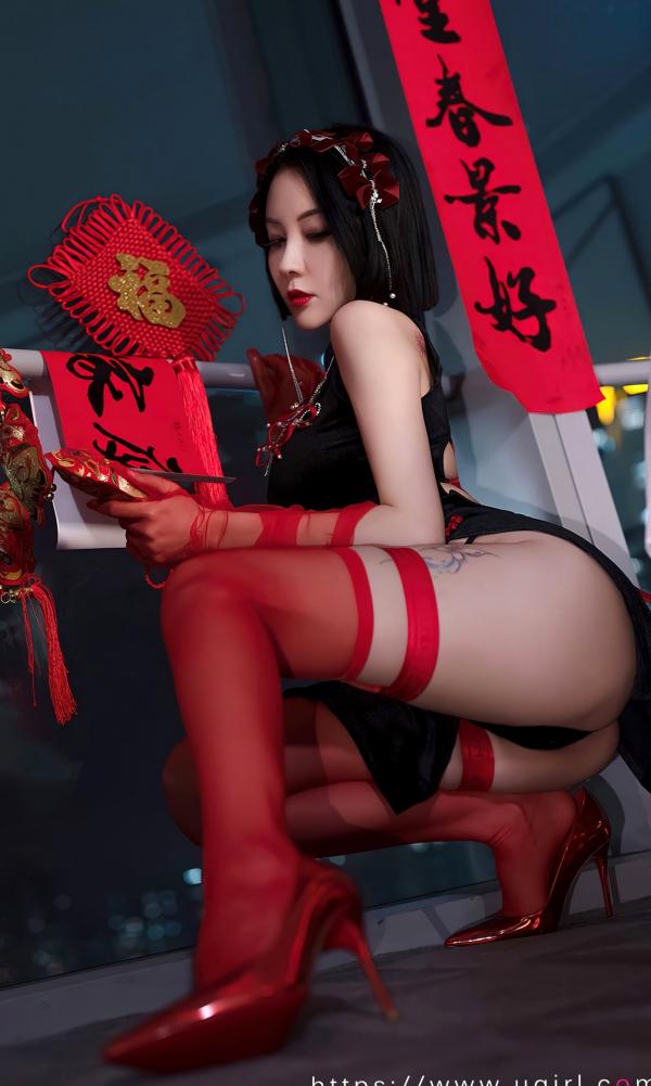 张杨果而 张杨果而  UGirlsApp尤果圈爱尤物-2500-果儿-《惹火除夕》：黑色改良旗袍搭配红丝袜，城市夜景下的极致性感视觉盛宴第16张图片