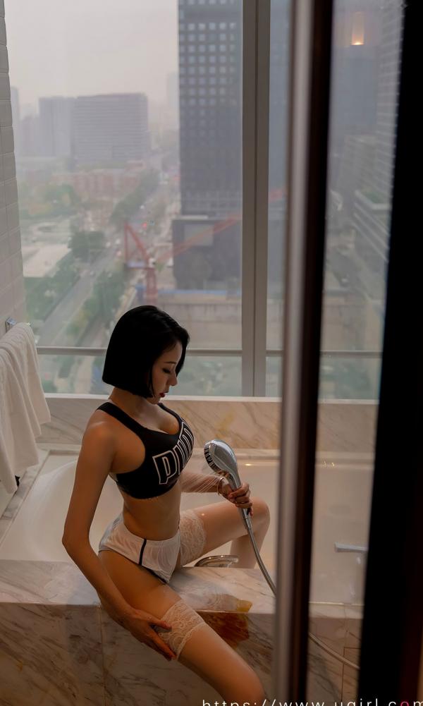 张杨果而 张杨果而  UG尤果圈果儿《共度世界杯》：足球宝贝阿根廷球衣健身房写真，蕾丝长筒袜尽显冷艳诱惑第12张图片