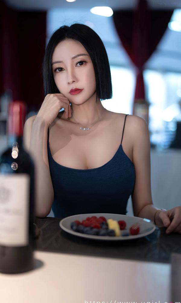 张杨果而 张杨果而  UGirlsApp尤果圈爱尤物-2448-果儿-《爱情乐章》：短发女神复古紧身裙写真，极致曼妙曲线演绎优雅诱惑第30张图片