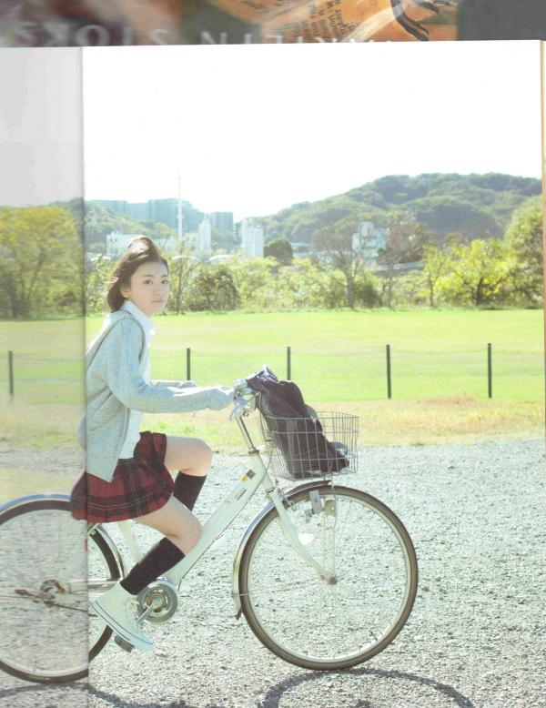 生駒里奈 生驹里奈  生驹里奈《君の足跡》写真精选：海边校园清纯校服主题，元气少女治愈系影像第2张图片