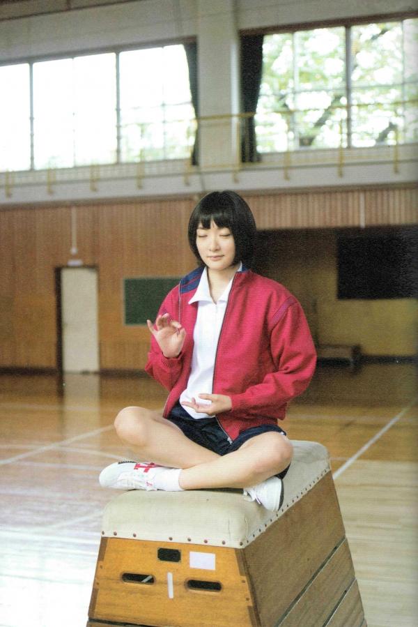 生駒里奈 生驹里奈  生驹里奈《君の足跡》写真精选：海边校园清纯校服主题，元气少女治愈系影像第71张图片