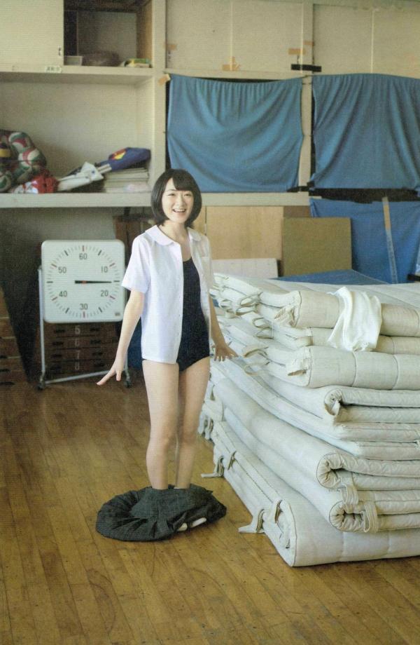 生駒里奈 生驹里奈  生驹里奈《君の足跡》写真精选：海边校园清纯校服主题，元气少女治愈系影像第88张图片