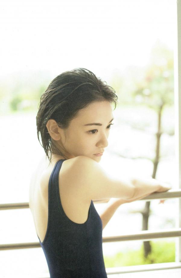 生駒里奈 生驹里奈  生驹里奈《君の足跡》写真精选：海边校园清纯校服主题，元气少女治愈系影像第97张图片