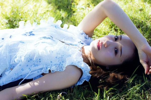 衛藤美彩 卫藤美彩  PB写真集_卫藤美彩《话听我说》精选：清新户外与私房内衣居家风格写真第4张图片