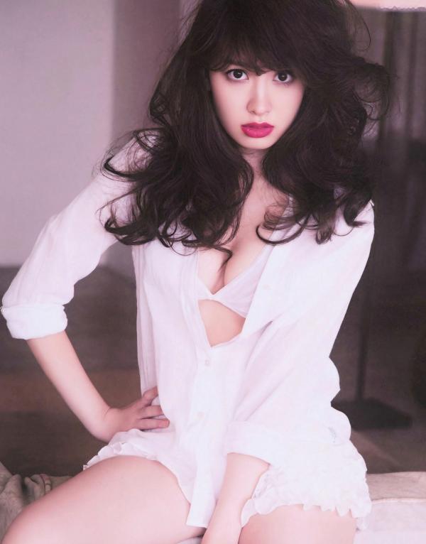 小嶋陽菜 小岛阳菜  PB写真集_小嶋陽菜《Dou Suru どうする？》泳池黑丝诱惑与湿身写真，尽显气质女神性感风采 [142P]第2张图片