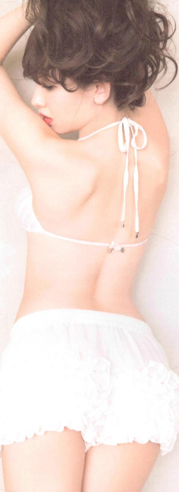 小嶋陽菜 小岛阳菜  PB写真集_小嶋陽菜《Dou Suru どうする？》泳池黑丝诱惑与湿身写真，尽显气质女神性感风采 [142P]第52张图片