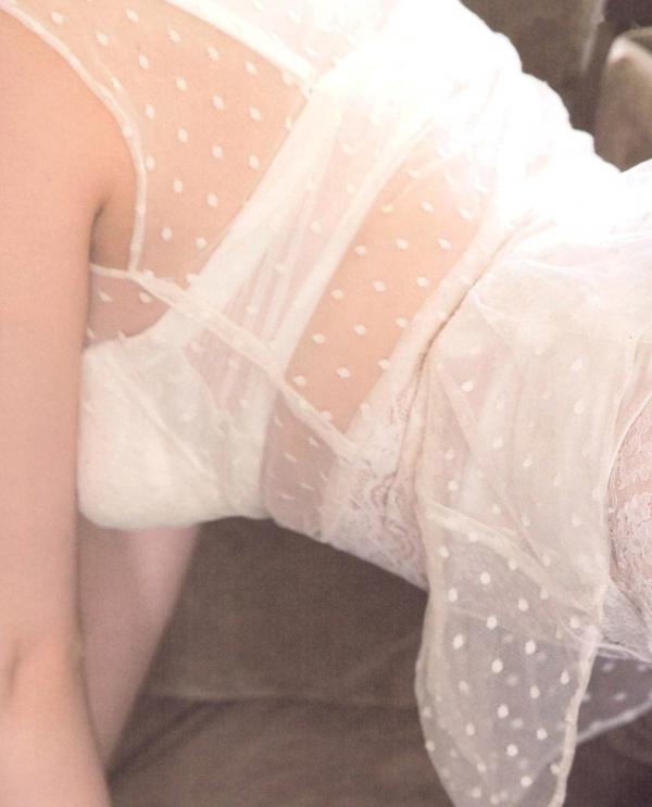 小嶋陽菜 小岛阳菜  PB写真集_小嶋陽菜《Dou Suru どうする？》泳池黑丝诱惑与湿身写真，尽显气质女神性感风采 [142P]第56张图片
