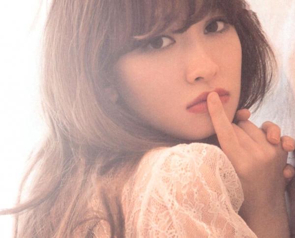 小嶋陽菜 小岛阳菜  PB写真集_小嶋陽菜《Dou Suru どうする？》泳池黑丝诱惑与湿身写真，尽显气质女神性感风采 [142P]第58张图片