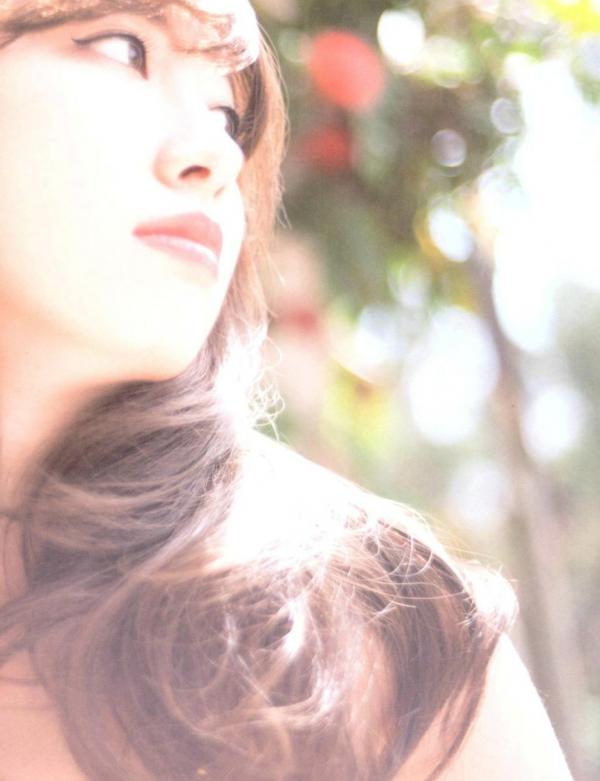 小嶋陽菜 小岛阳菜  PB写真集_小嶋陽菜《Dou Suru どうする？》泳池黑丝诱惑与湿身写真，尽显气质女神性感风采 [142P]第83张图片