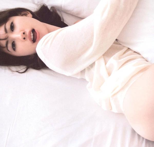 小嶋陽菜 小岛阳菜  PB写真集_小嶋陽菜《Dou Suru どうする？》泳池黑丝诱惑与湿身写真，尽显气质女神性感风采 [142P]第84张图片
