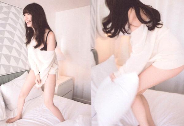 小嶋陽菜 小岛阳菜  PB写真集_小嶋陽菜《Dou Suru どうする？》泳池黑丝诱惑与湿身写真，尽显气质女神性感风采 [142P]第92张图片