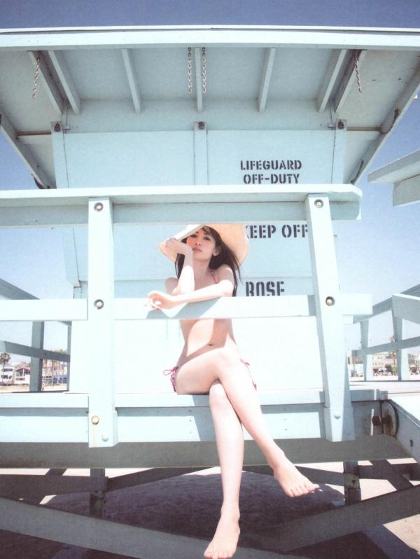 小嶋陽菜 小岛阳菜  PB写真集_小嶋陽菜《Dou Suru どうする？》泳池黑丝诱惑与湿身写真，尽显气质女神性感风采 [142P]第104张图片