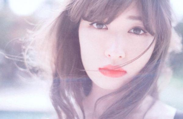 小嶋陽菜 小岛阳菜  PB写真集_小嶋陽菜《Dou Suru どうする？》泳池黑丝诱惑与湿身写真，尽显气质女神性感风采 [142P]第110张图片