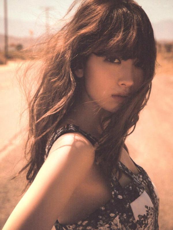 小嶋陽菜 小岛阳菜  PB写真集_小嶋陽菜《Dou Suru どうする？》泳池黑丝诱惑与湿身写真，尽显气质女神性感风采 [142P]第124张图片