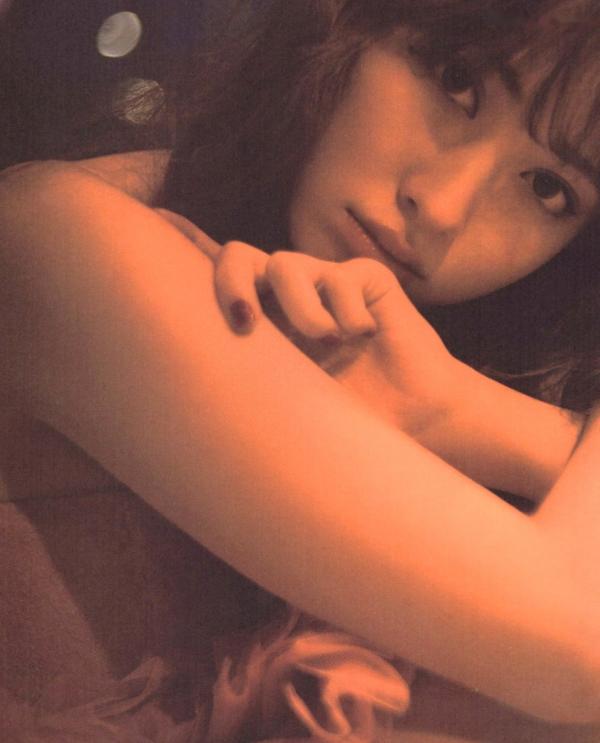 小嶋陽菜 小岛阳菜  PB写真集_小嶋陽菜《Dou Suru どうする？》泳池黑丝诱惑与湿身写真，尽显气质女神性感风采 [142P]第130张图片