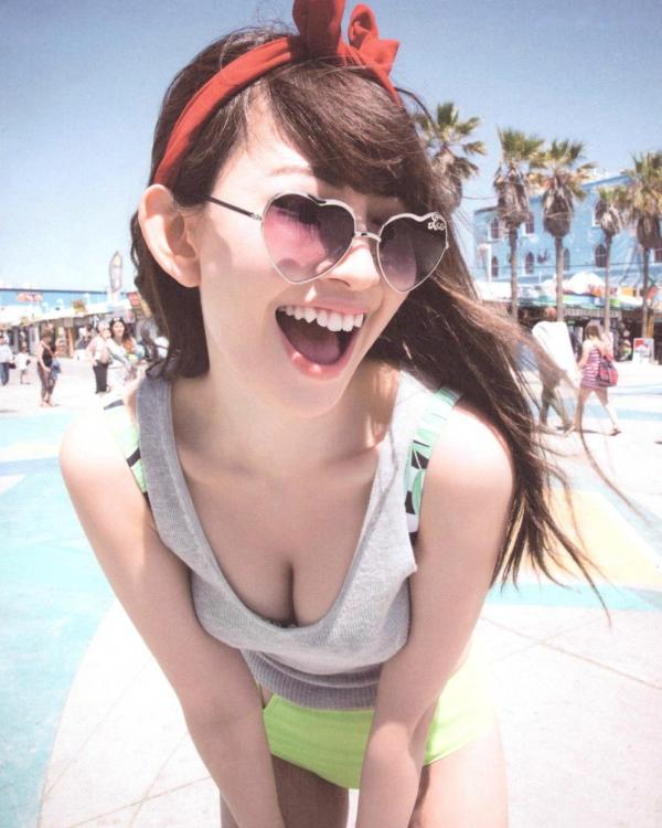 小嶋陽菜 小岛阳菜  PB写真集_小嶋陽菜《Dou Suru どうする？》泳池黑丝诱惑与湿身写真，尽显气质女神性感风采 [142P]第133张图片