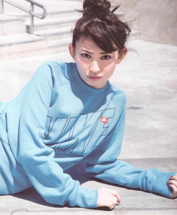 小嶋陽菜 小岛阳菜  PB写真集_小嶋陽菜《Dou Suru どうする？》泳池黑丝诱惑与湿身写真，尽显气质女神性感风采 [142P]第138张图片
