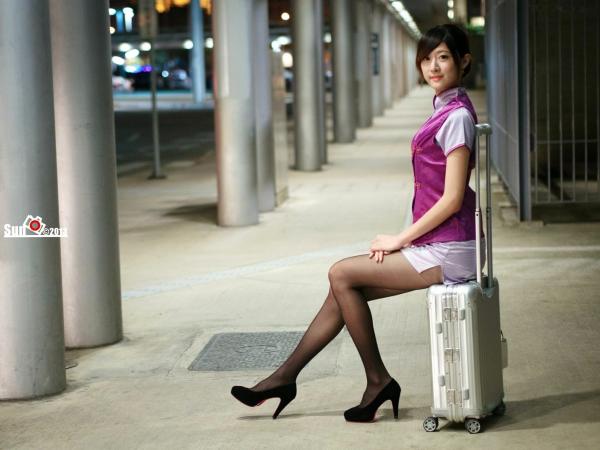 林茉晶 茉晶  台湾正妹林茉晶制服诱惑写真集，机车女警与职业空姐的多重魅力演绎第24张图片