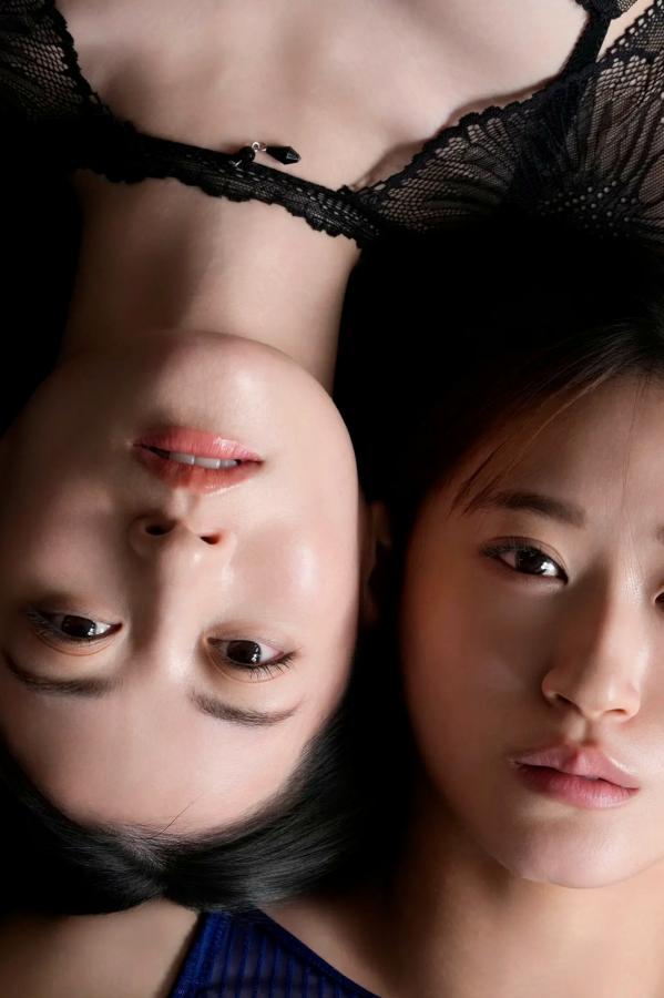 上西恵 上西惠 上西惠 上西怜 姐妹花《怜 けいとれい》性感比基尼内衣泳池写真 [72P]第30张图片