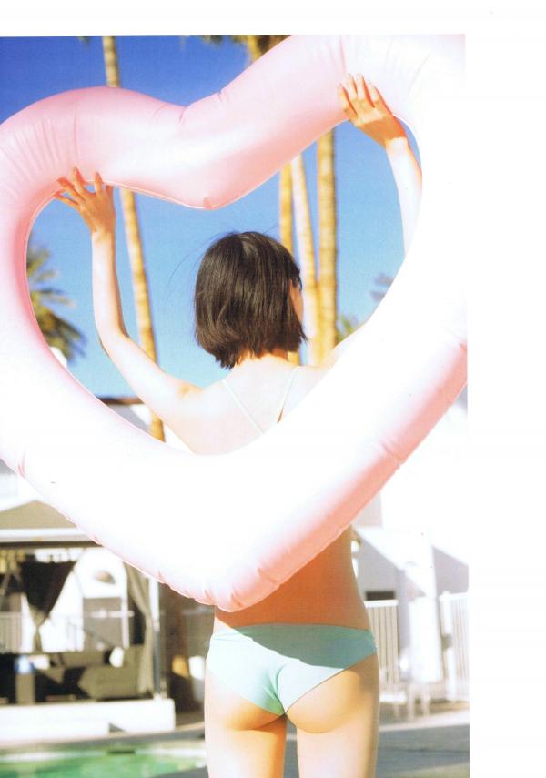 堀未央奈   PB写真集_堀未央奈《君らしさ》：私房居家时尚与高清沙漠户外美拍第45张图片