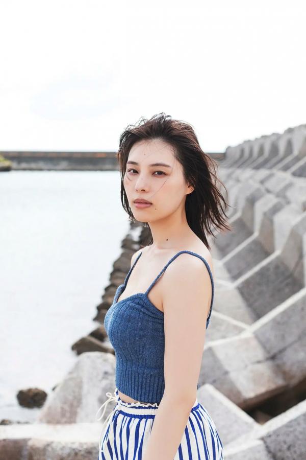 相楽伊織 相乐伊织 相楽伊織 - MADONNA 居家内衣与户外比基尼性感写真 [70P]第2张图片
