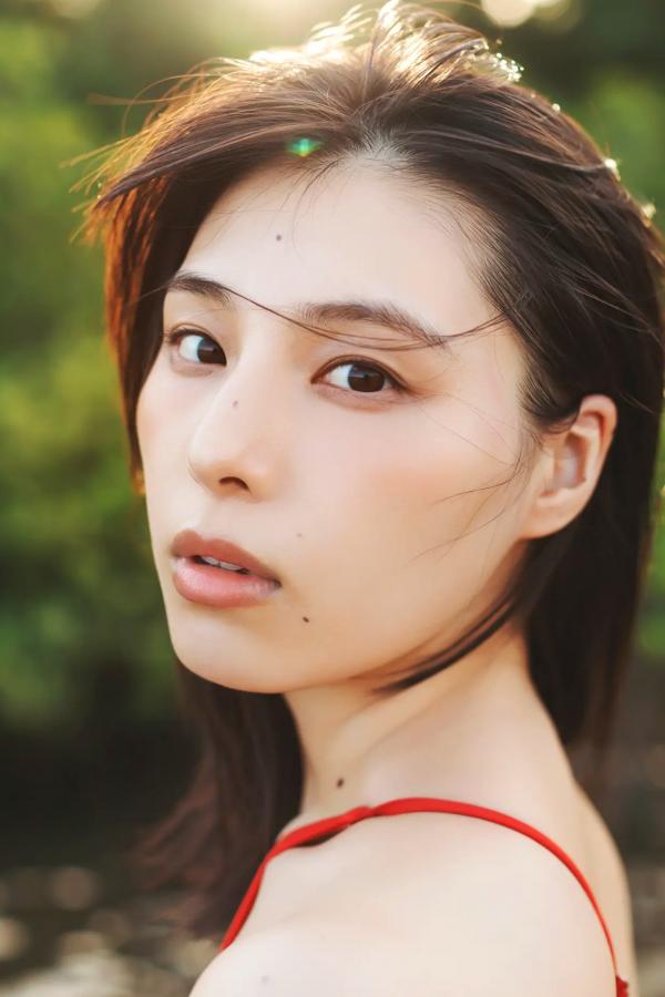 相楽伊織 相乐伊织 相楽伊織 - MADONNA 居家内衣与户外比基尼性感写真 [70P]第30张图片