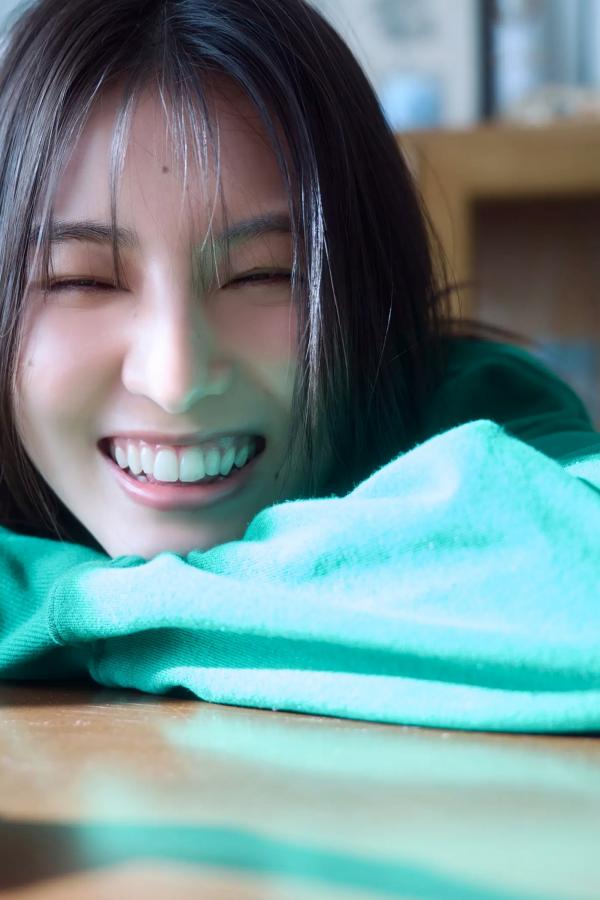 相楽伊織 相乐伊织 相楽伊織 - Our Life 阳光泳池比基尼与清纯浴室性感写真第12张图片