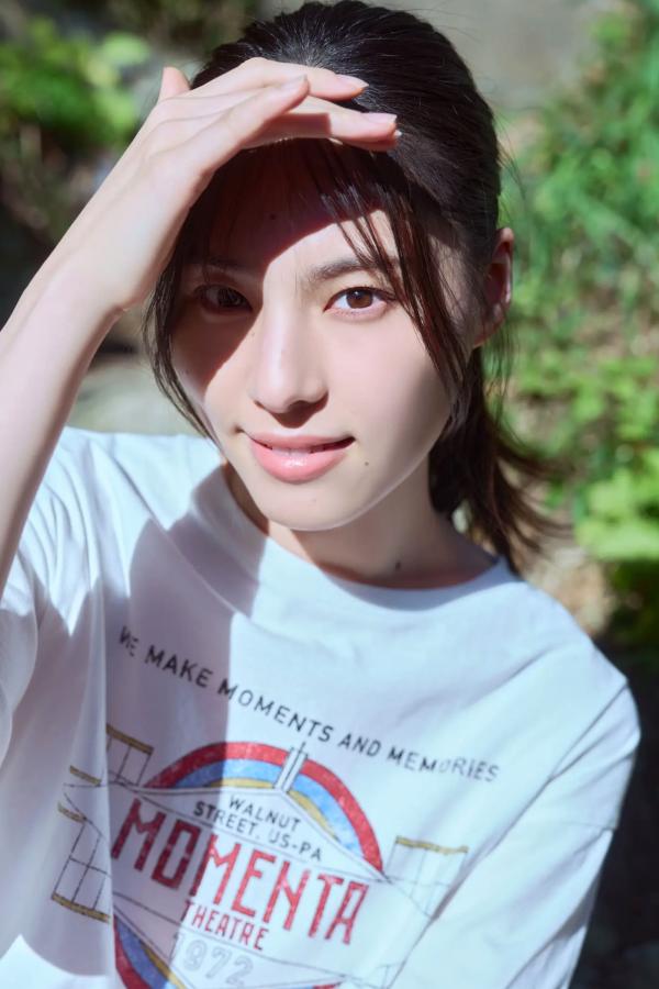 相楽伊織 相乐伊织 相楽伊織 - Our Life 阳光泳池比基尼与清纯浴室性感写真第49张图片