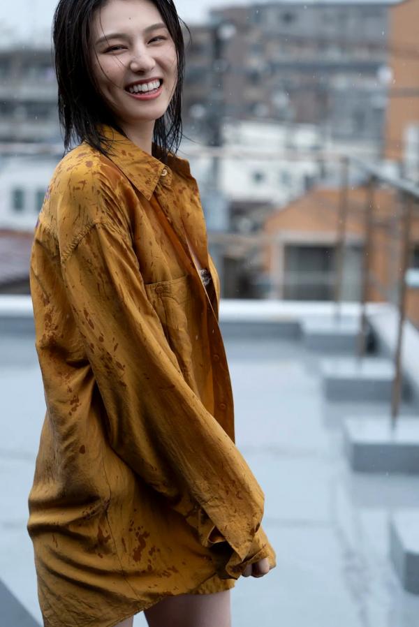 相楽伊織 相乐伊织  相楽伊織 - 阳光与湿感写真 室内性感私房与户外雨中美胸诱惑第30张图片