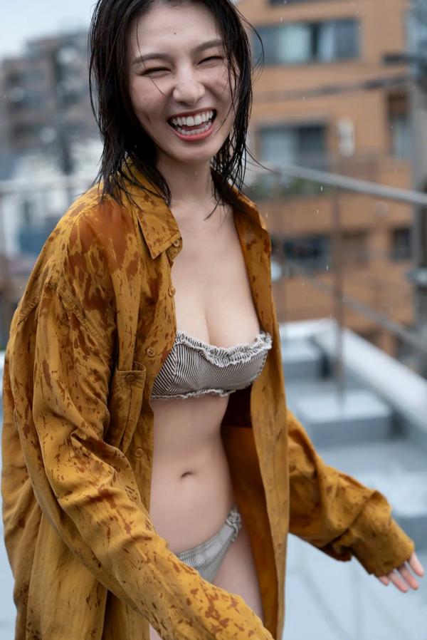 相楽伊織 相乐伊织  相楽伊織 - 阳光与湿感写真 室内性感私房与户外雨中美胸诱惑第31张图片