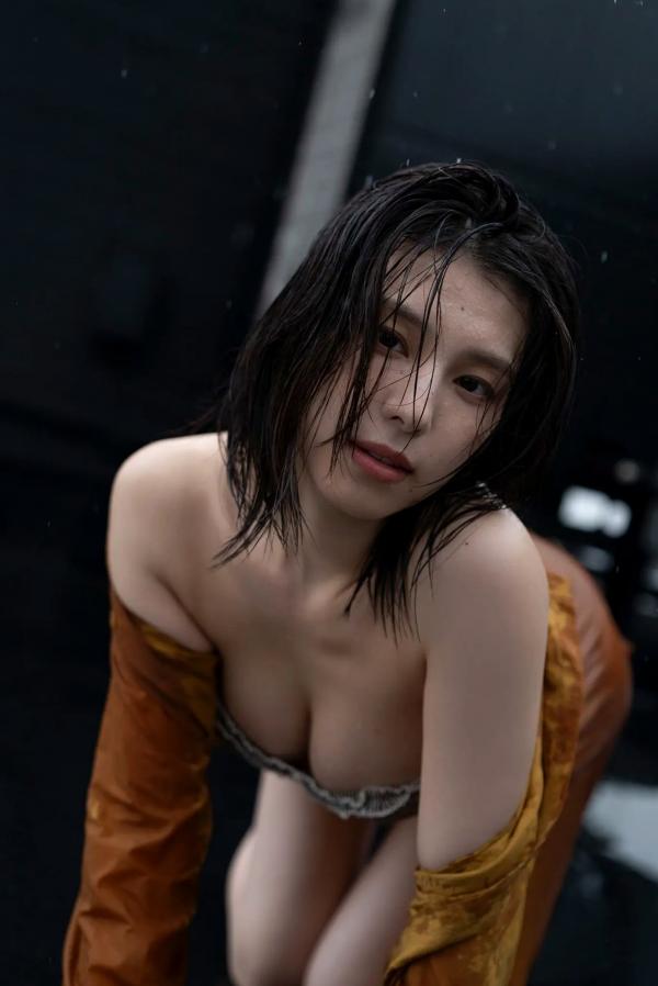 相楽伊織 相乐伊织  相楽伊織 - 阳光与湿感写真 室内性感私房与户外雨中美胸诱惑第37张图片