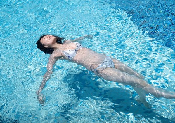 相楽伊織 相乐伊织  相楽伊織 - RE浮泳夢 - FEM All Another Edition - 清新短发泳装写真，海边花丛浪漫柔情，撩人气质迷人曲线，性感私房大片第83张图片
