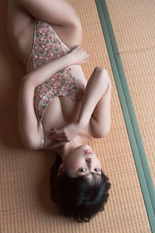 北野瑠華 北野瑠华 北野瑠華《きれいに撮って》日系榻榻米私房内衣性感写真第24张图片