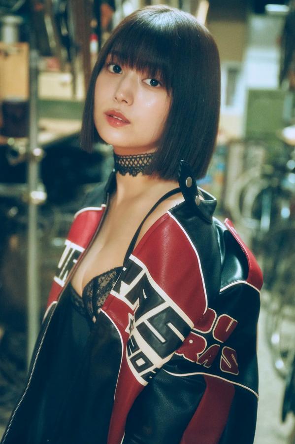 北野瑠華 北野瑠华 《北野瑠華 - Shape of My Heart》复古内衣美腿与机车野性性感写真第3张图片