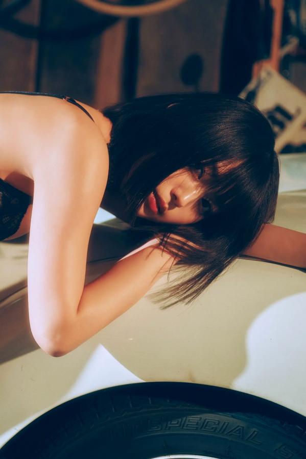 北野瑠華 北野瑠华 《北野瑠華 - Shape of My Heart》复古内衣美腿与机车野性性感写真第27张图片