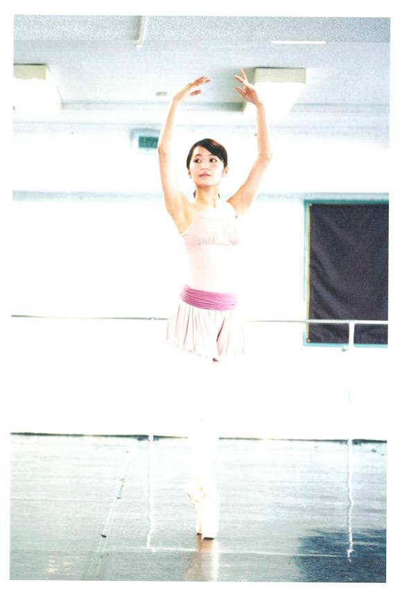 惣田紗莉渚 惣田纱莉渚  惣田纱莉渚首部写真集《うらばなし》，清纯芭蕾舞装练功房写真，展现柔美身姿与清新气质，精选114P第42张图片