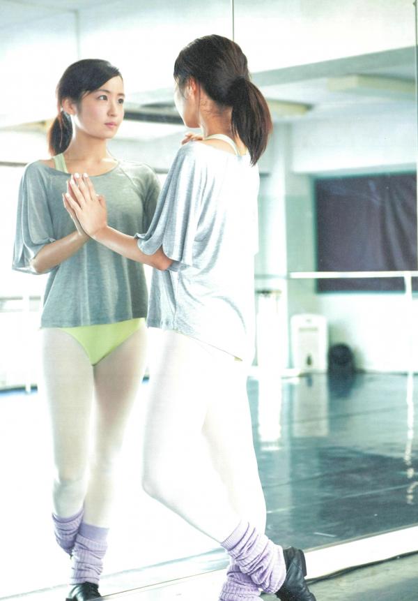 惣田紗莉渚 惣田纱莉渚  惣田纱莉渚首部写真集《うらばなし》，清纯芭蕾舞装练功房写真，展现柔美身姿与清新气质，精选114P第52张图片