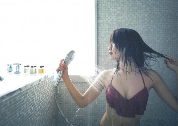 惣田紗莉渚 惣田纱莉渚  惣田纱莉渚首部写真集《うらばなし》，清纯芭蕾舞装练功房写真，展现柔美身姿与清新气质，精选114P第74张图片