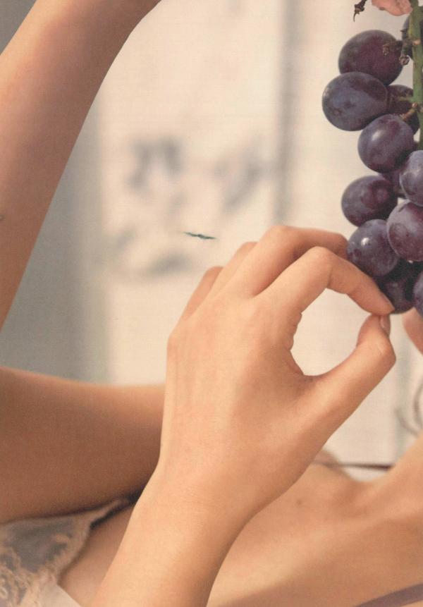 惣田紗莉渚 惣田纱莉渚  惣田纱莉渚首部写真集《うらばなし》，清纯芭蕾舞装练功房写真，展现柔美身姿与清新气质，精选114P第100张图片