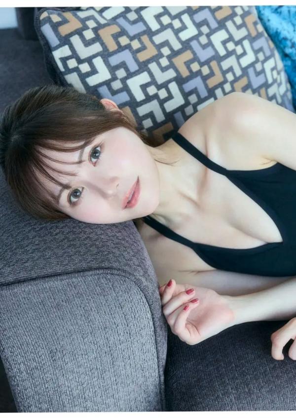 込山榛香   込山榛香 - 清纯甜美私房写真，室内蕾丝内衣与浴室泡沫诱惑，元气少女的夏日治愈系迷人瞬间第22张图片