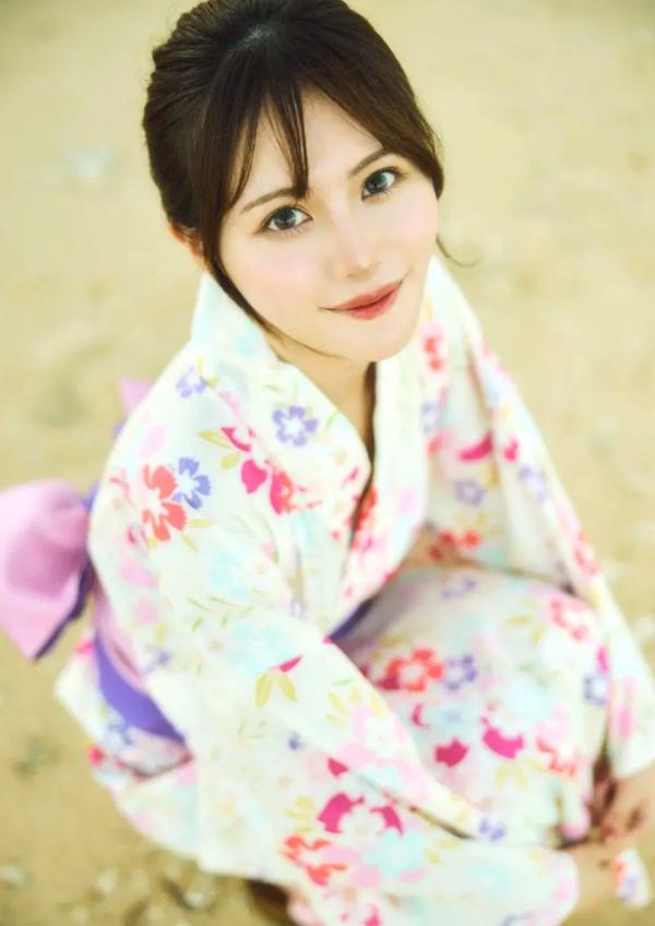 込山榛香   込山榛香 - 清纯甜美私房写真，室内蕾丝内衣与浴室泡沫诱惑，元气少女的夏日治愈系迷人瞬间第24张图片