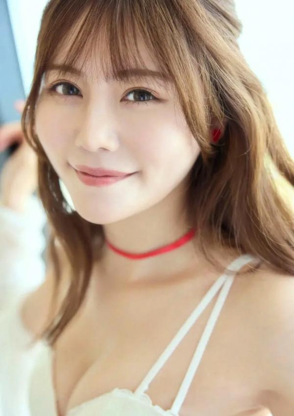 込山榛香   込山榛香 - 清纯甜美私房写真，室内蕾丝内衣与浴室泡沫诱惑，元气少女的夏日治愈系迷人瞬间第37张图片