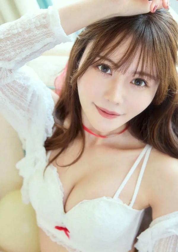 込山榛香   込山榛香 - 清纯甜美私房写真，室内蕾丝内衣与浴室泡沫诱惑，元气少女的夏日治愈系迷人瞬间第40张图片