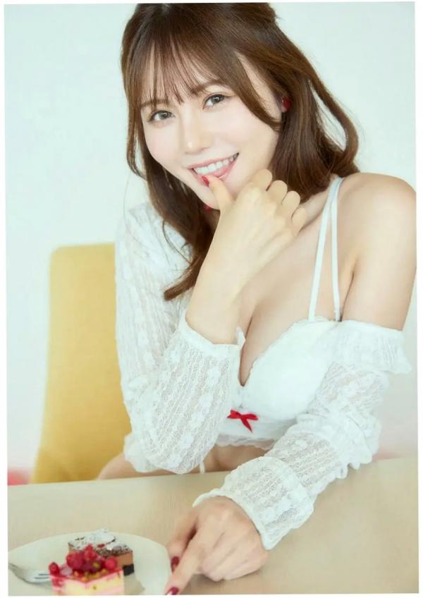 込山榛香   込山榛香 - 清纯甜美私房写真，室内蕾丝内衣与浴室泡沫诱惑，元气少女的夏日治愈系迷人瞬间第47张图片