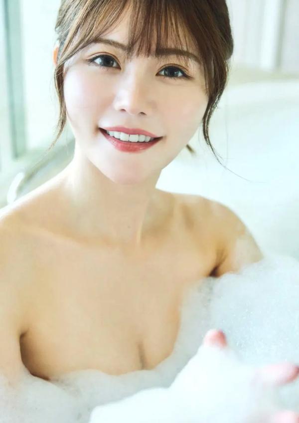 込山榛香   込山榛香 - 清纯甜美私房写真，室内蕾丝内衣与浴室泡沫诱惑，元气少女的夏日治愈系迷人瞬间第52张图片